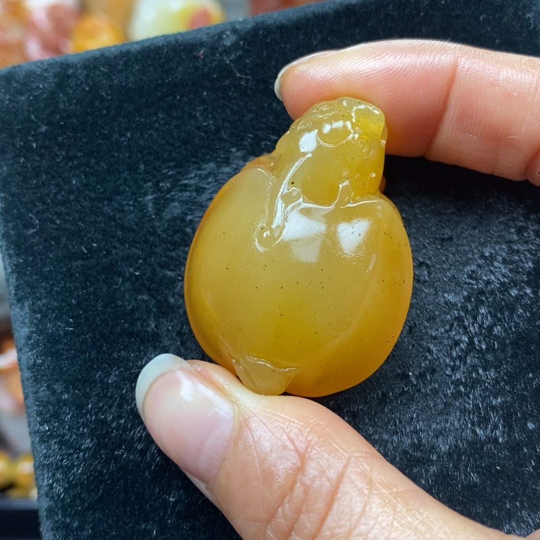 未镶嵌石英质玉（黄龙玉）颈饰