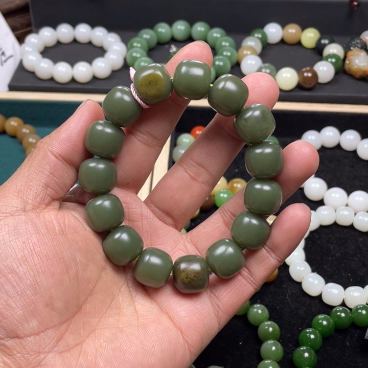 和田玉手串未镶嵌阮*籍新疆沙枣青子卡16柔光老型