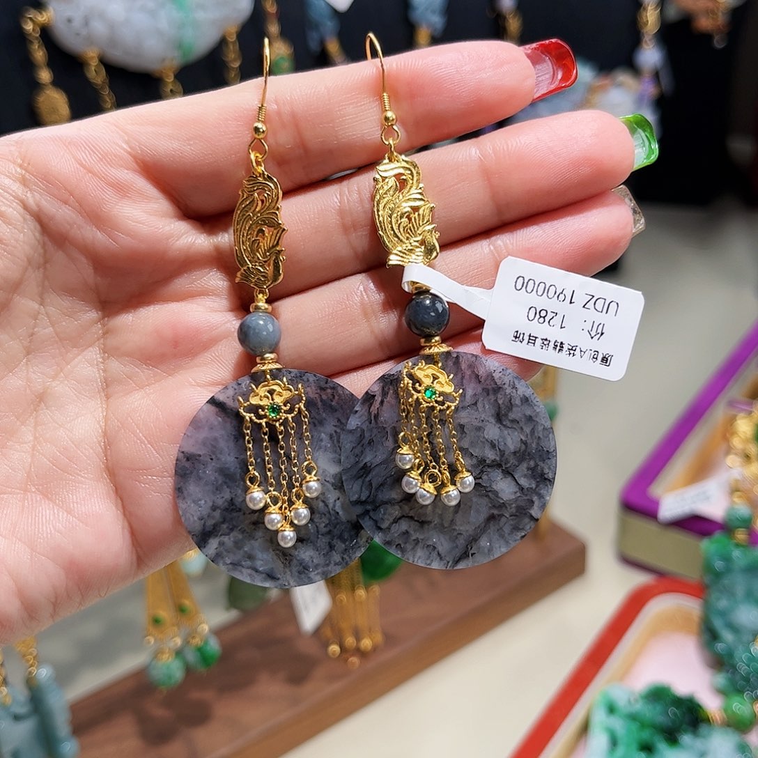 【闪购商品】翡翠耳饰未镶嵌乌鸡