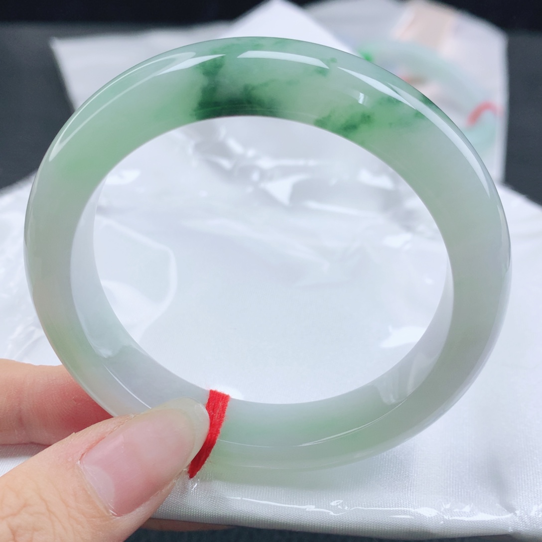 翡翠未镶嵌手镯缅甸55.5冰胶润飘绿花正圈