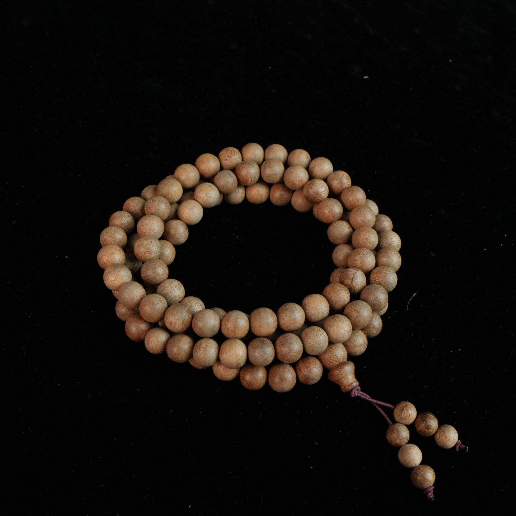 A4999 文莱沉香软丝兰花结念珠 0.83cm 17g