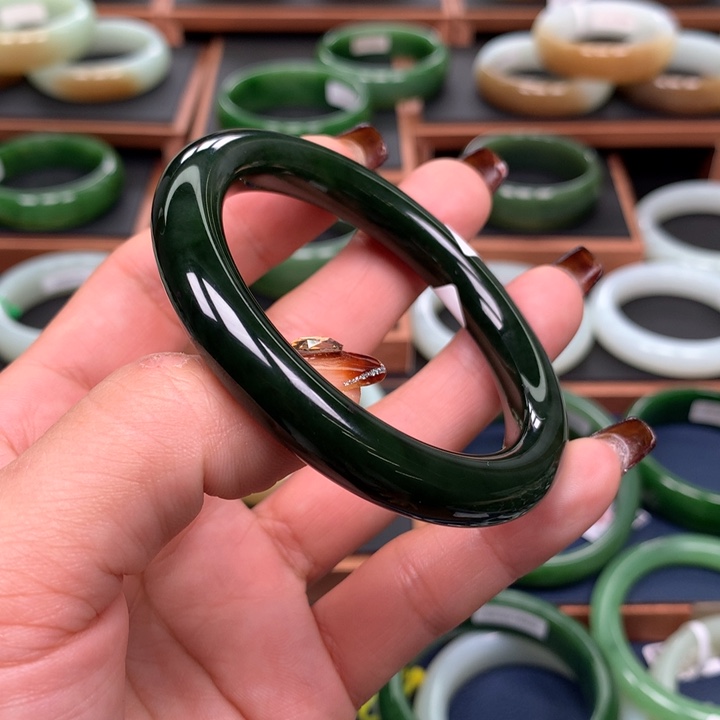 和田玉（碧玉）手镯未镶嵌