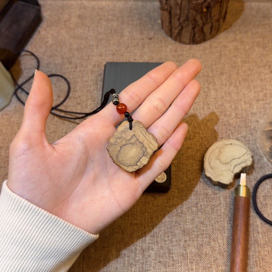 达拉干沉香吊坠4.9克