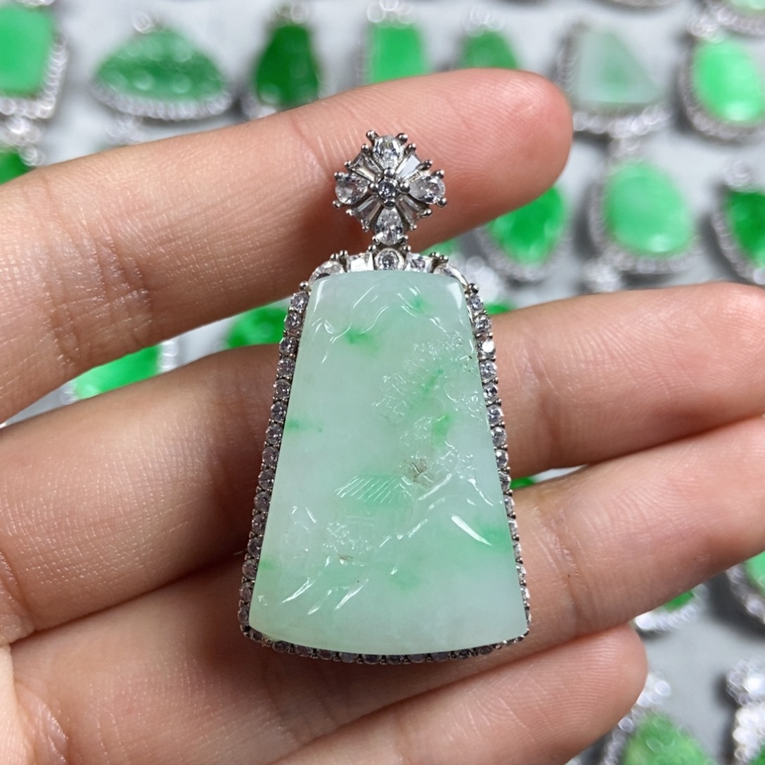 颈饰未镶嵌翡翠山水牌