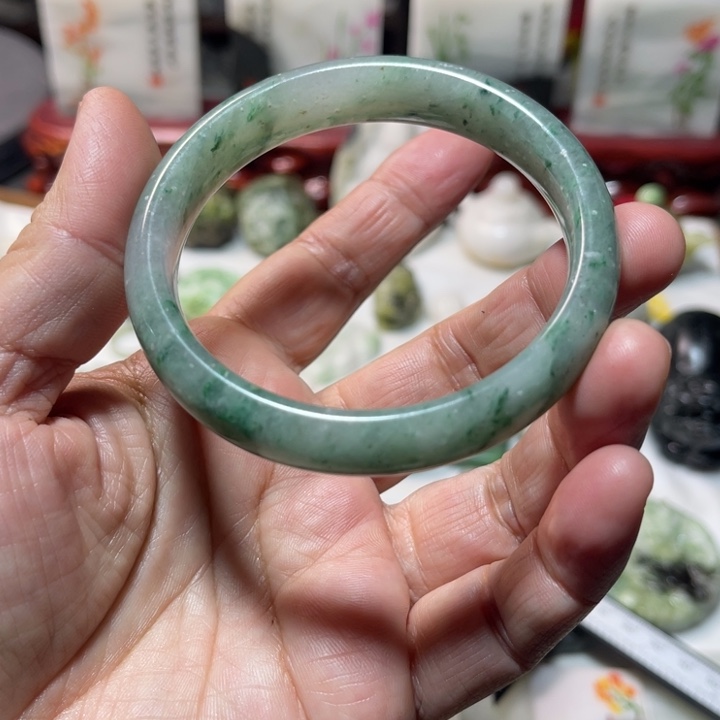 翡翠未镶嵌颈饰手躅