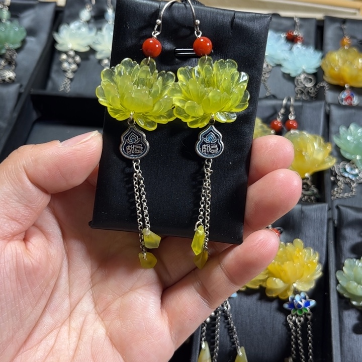 蛇纹石玉耳饰未镶嵌