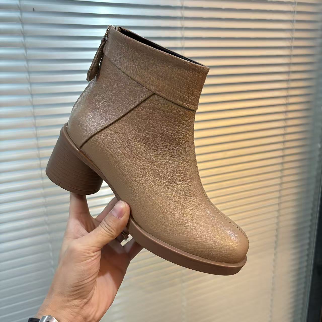 复古圆头马丁靴女时尚百搭秋冬休闲百搭加绒轻便舒适粗跟瘦瘦短靴