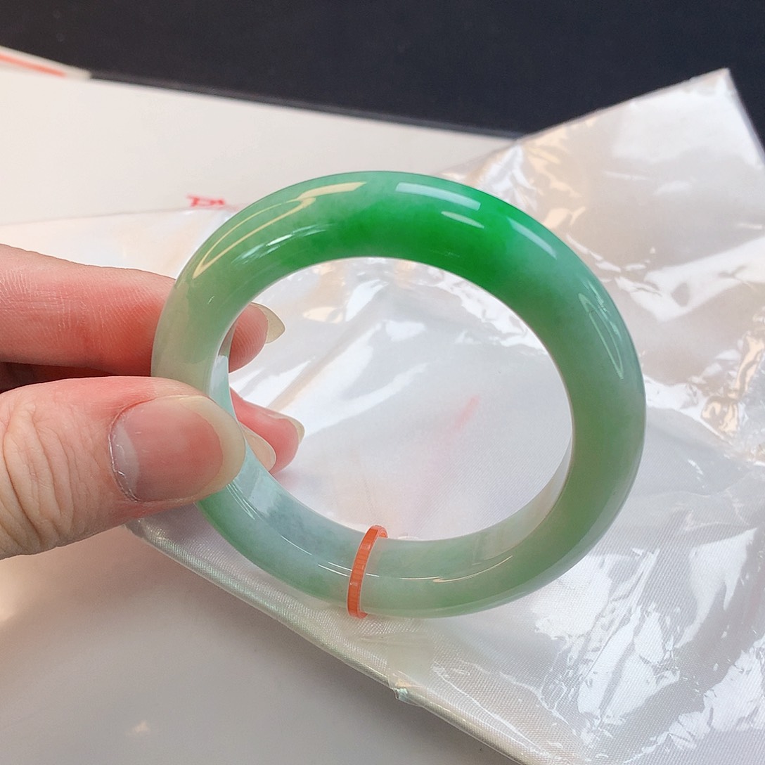 翡翠未镶嵌手镯05天然翡翠A货