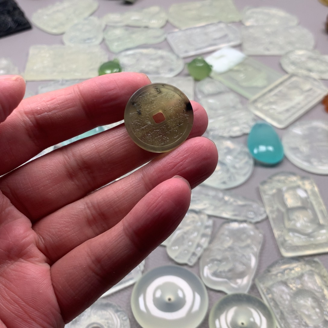 蛇纹石玉颈饰未镶嵌