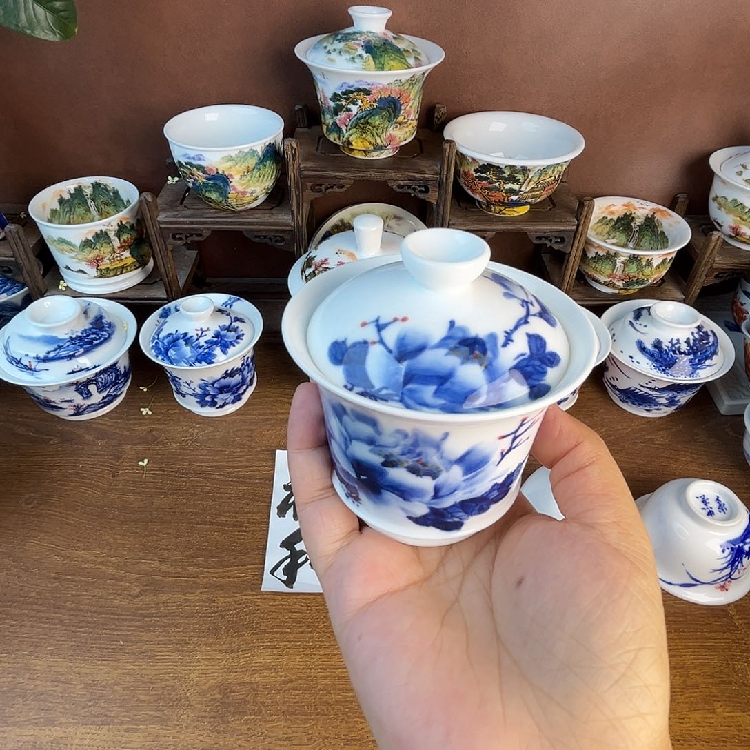 忠意堂釉下彩牡丹盖碗