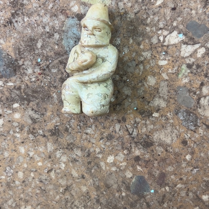 沧***粟和田玉（黄玉）未镶嵌把件