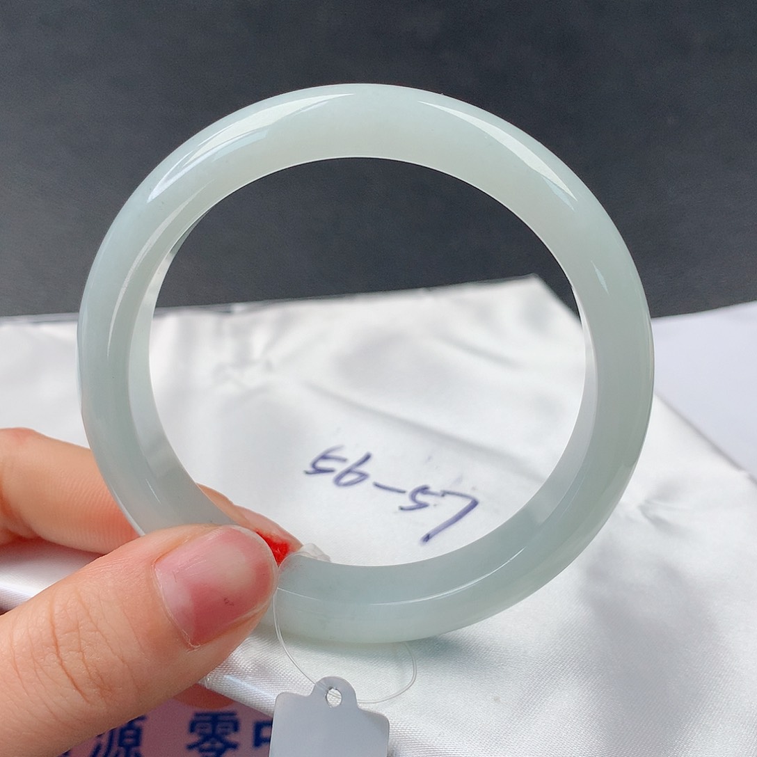 翡翠手镯未镶嵌99正57