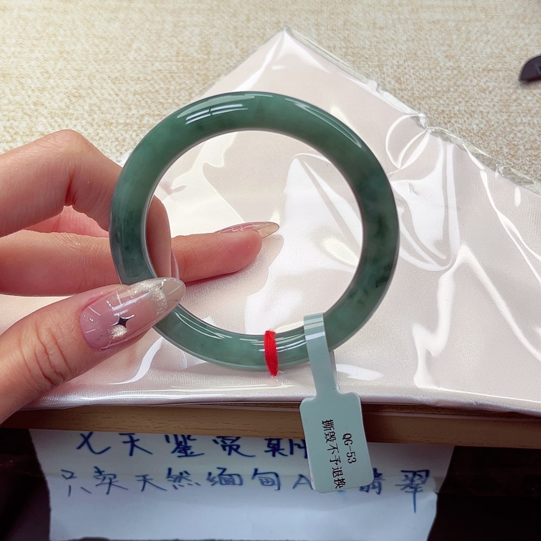 翡翠未镶嵌手镯手镯