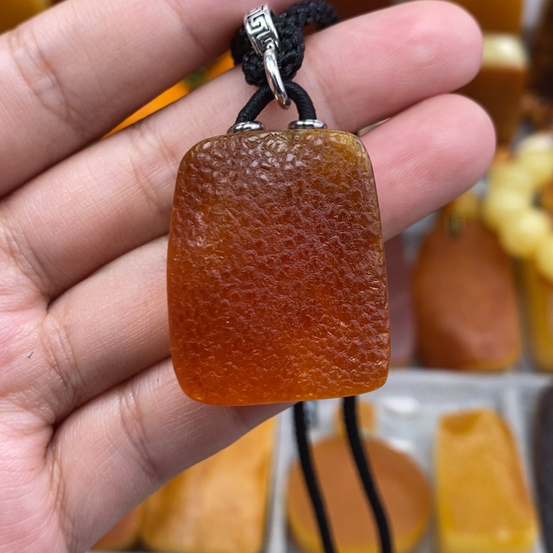琥珀吊坠(赠链)未镶嵌