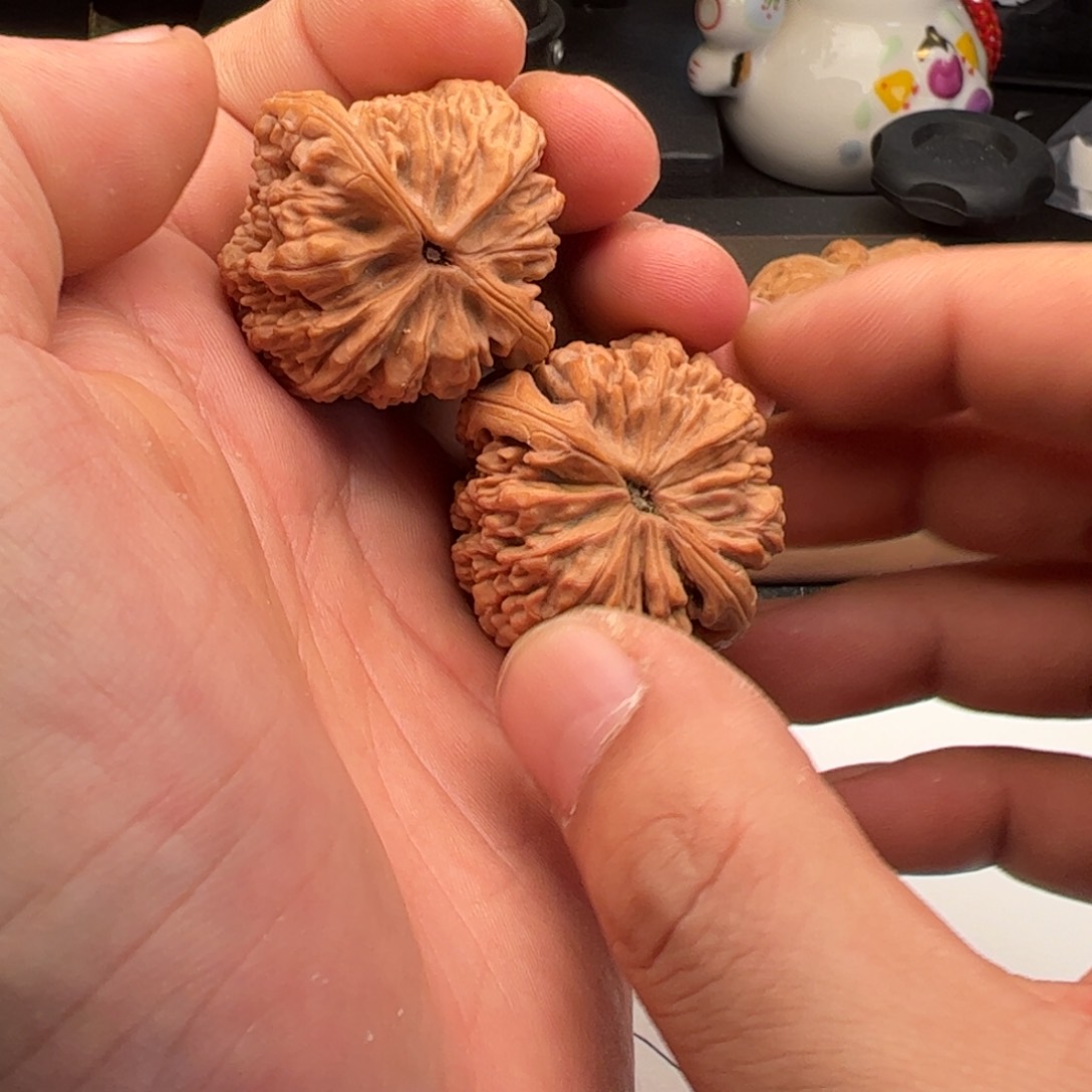 文玩核桃吊坠虎头王40