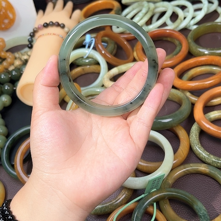 蛇纹石玉未镶嵌手镯冷**吃