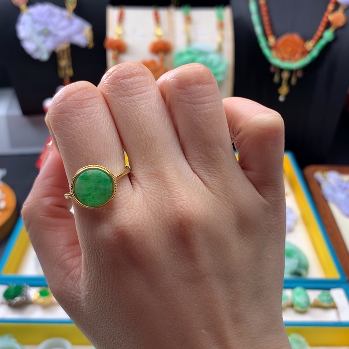 翡翠戒指未镶嵌翡翠戒指