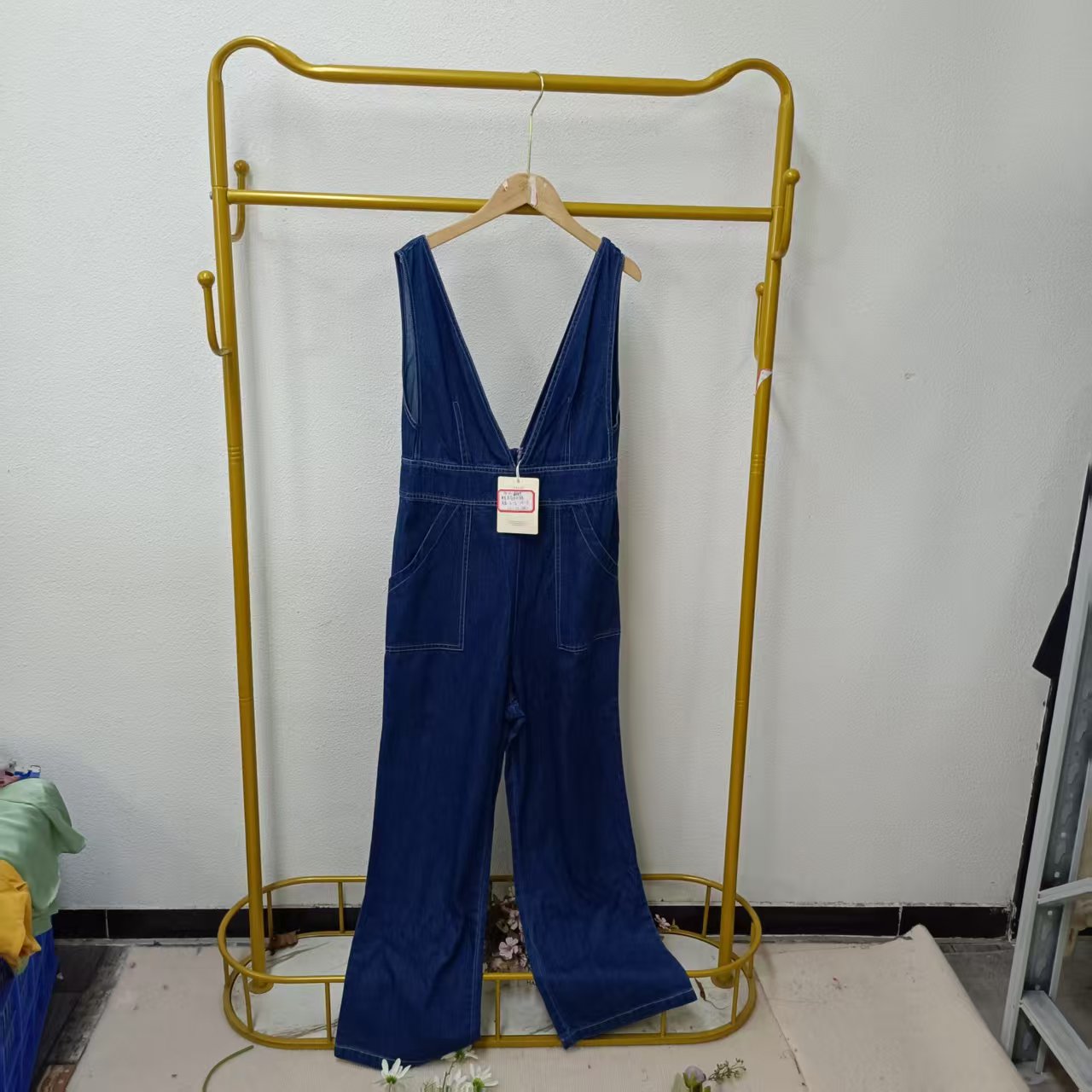 唯琳剪标   7仓F5-11-6819款   蓝色背带直筒牛仔裤