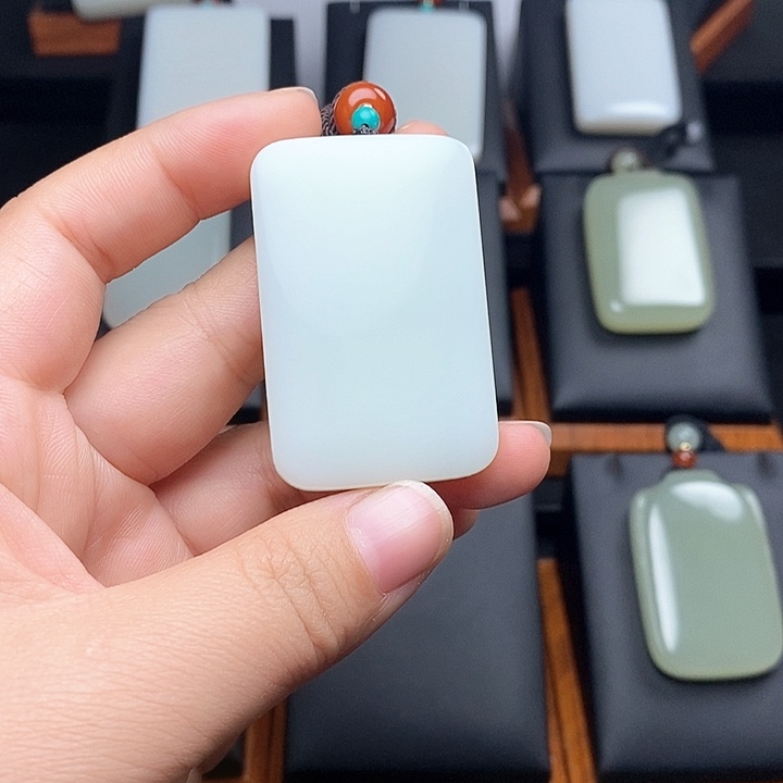 和田玉颈饰未镶嵌掩**月