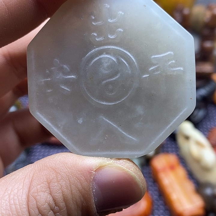 未镶嵌蛇纹石玉颈饰