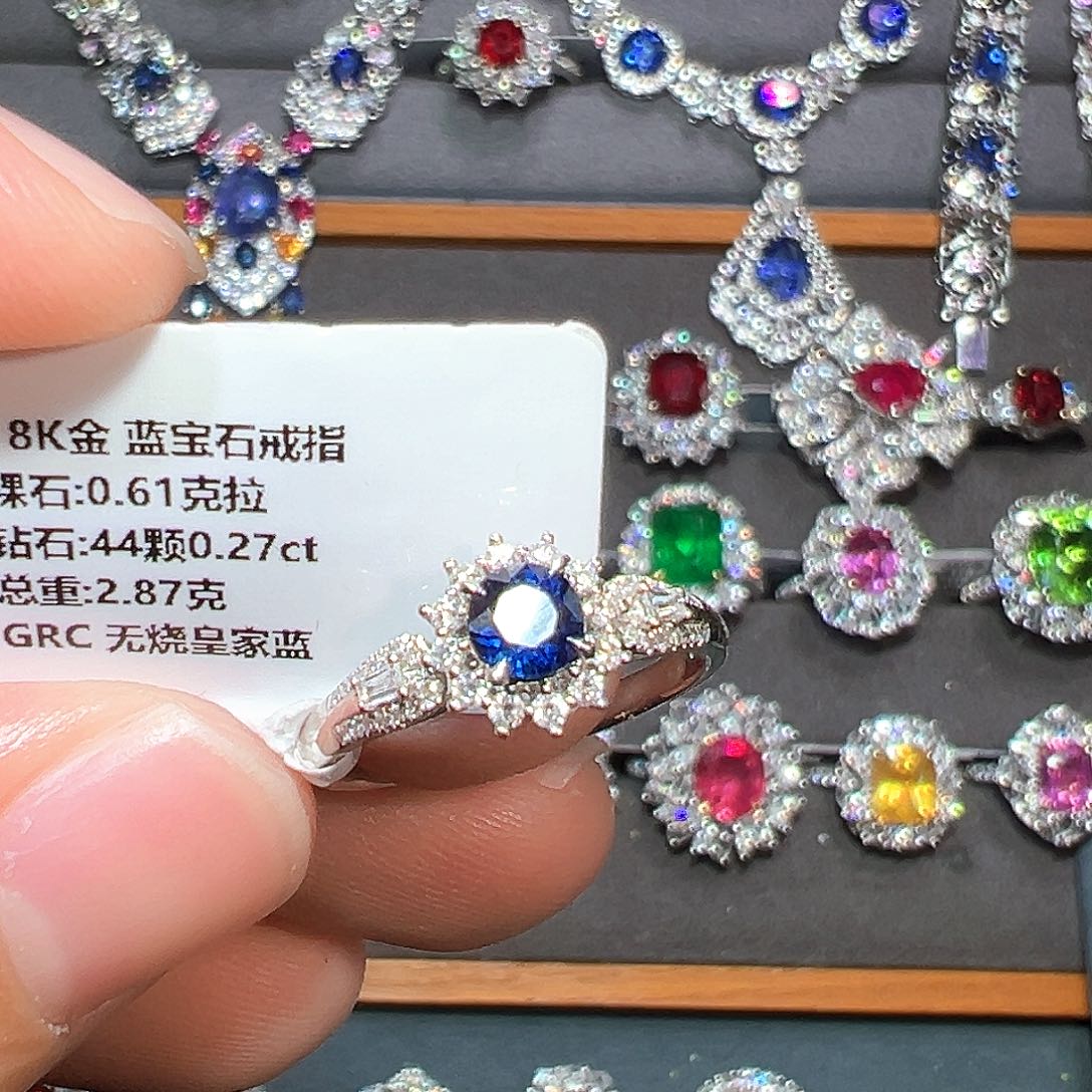 18K金镶嵌戒指蓝宝石