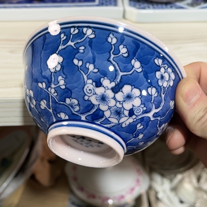 瓷片//////直径12.5厘米。红西西。