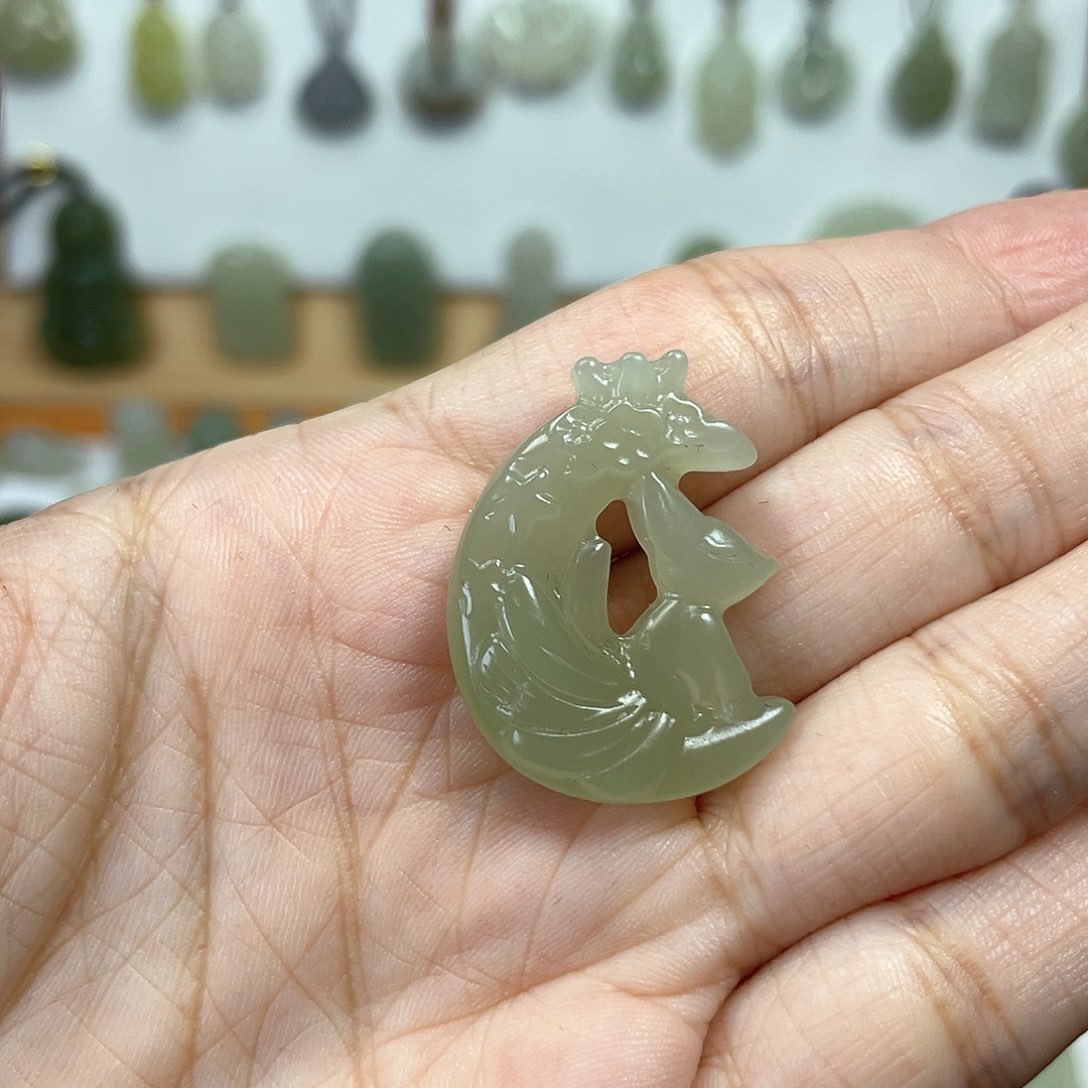 和田玉未镶嵌颈饰