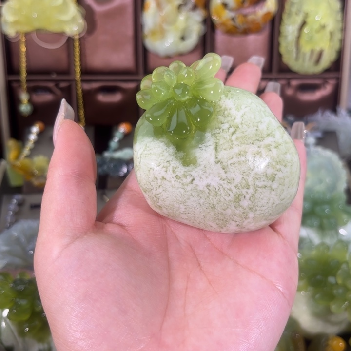 蛇纹石玉未镶嵌颈饰