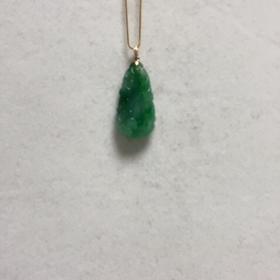 翡翠颈饰18K金镶嵌简单