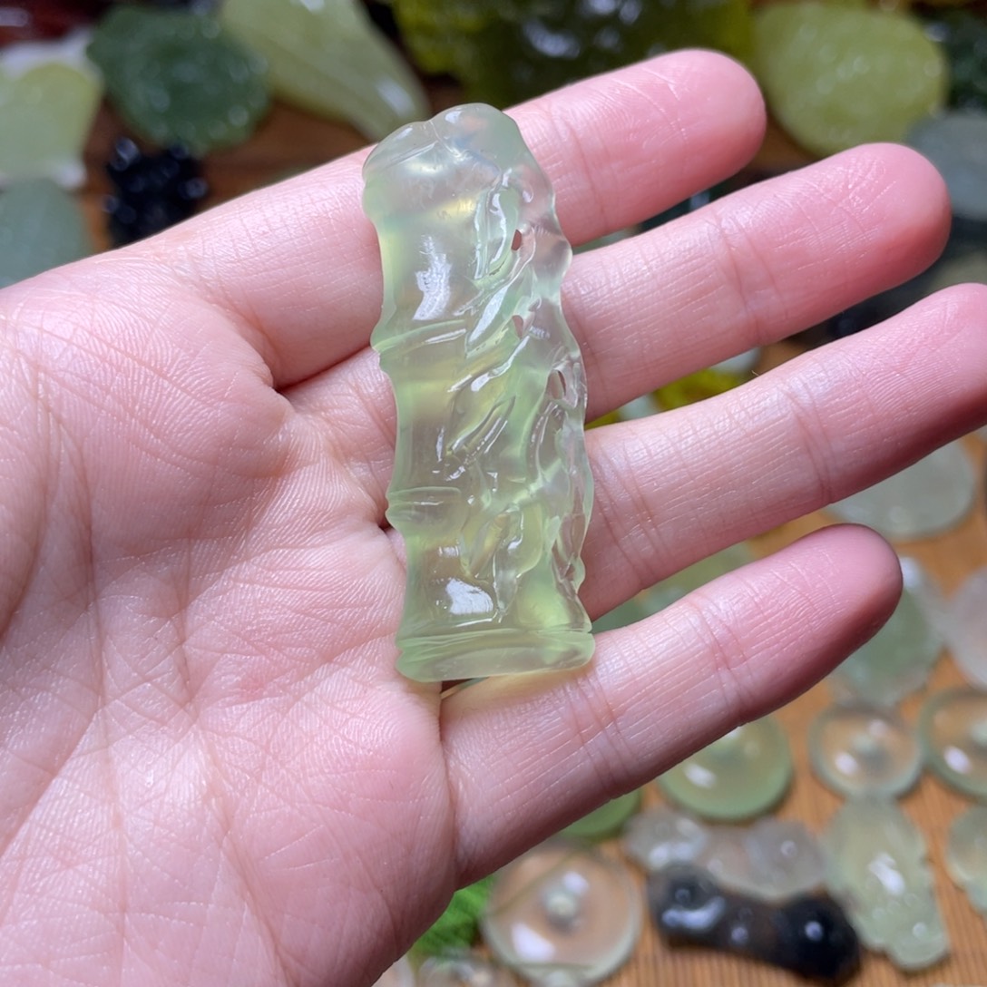 ꧁***꧂蛇纹石玉未镶嵌包挂