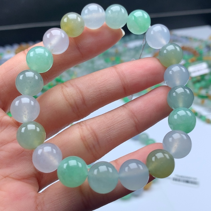 翡翠手镯未镶嵌卡