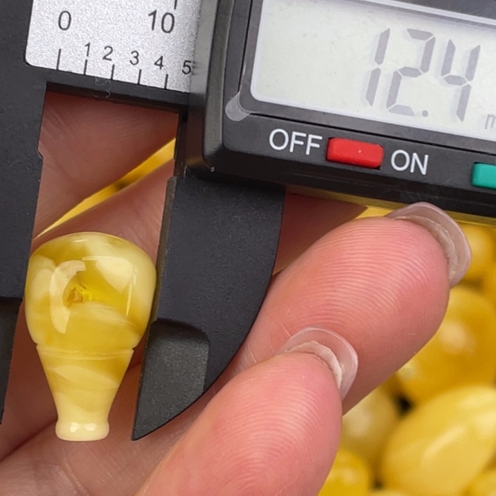 蜜蜡未镶嵌裸石微瑕148