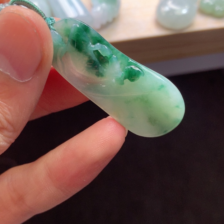 翡翠未镶嵌颈饰吊坠