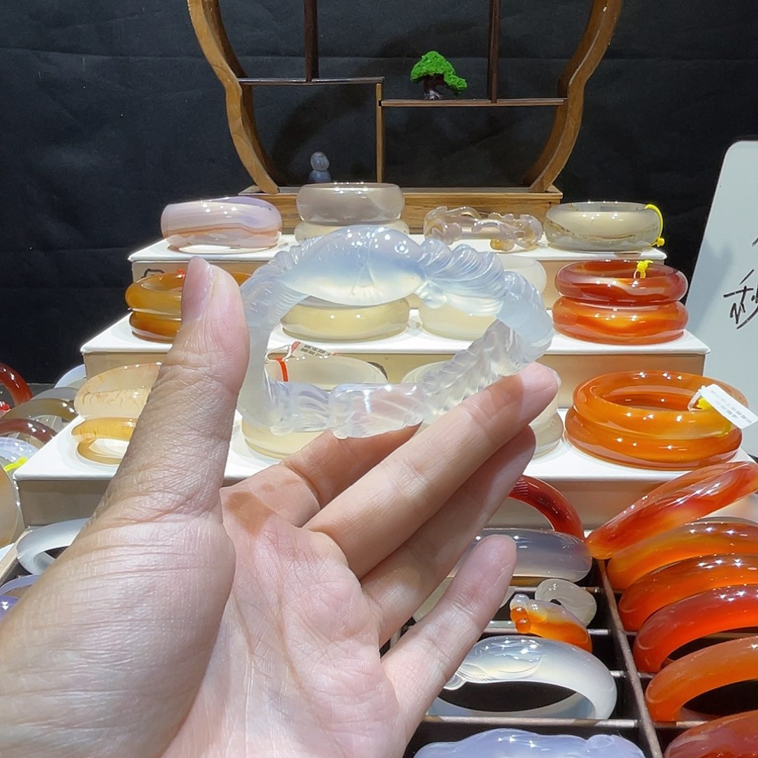 小***毓玛瑙/玉髓未镶嵌手镯