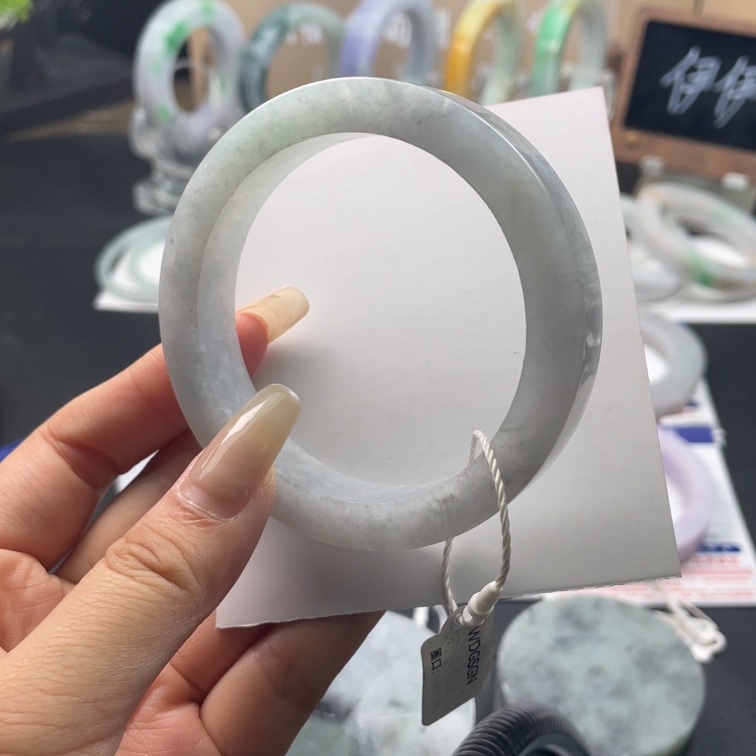 定制翡翠未镶嵌翡翠手镯基地质检发货