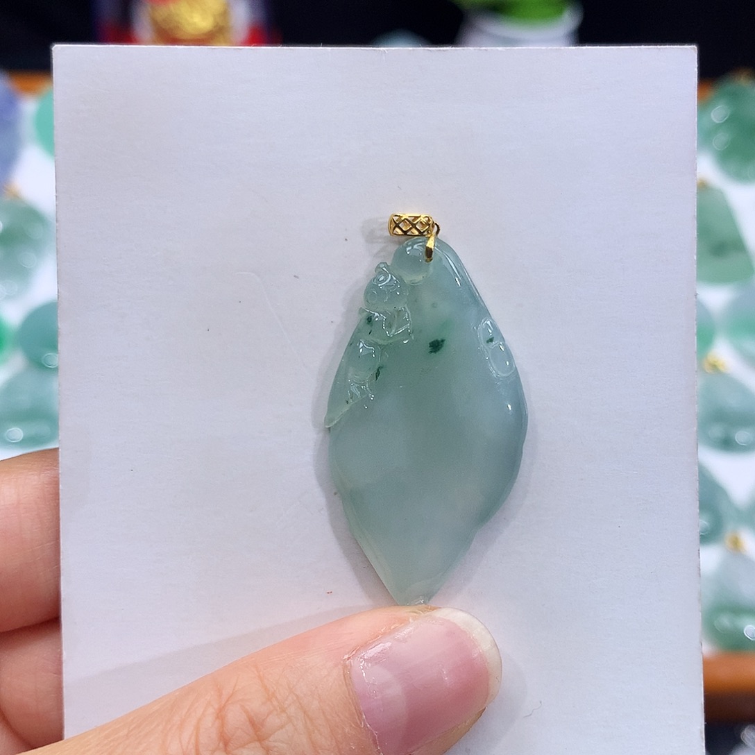 翡翠18K金镶嵌颈饰翡翠吊坠