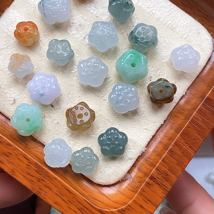 翡翠颈饰未镶嵌一个60