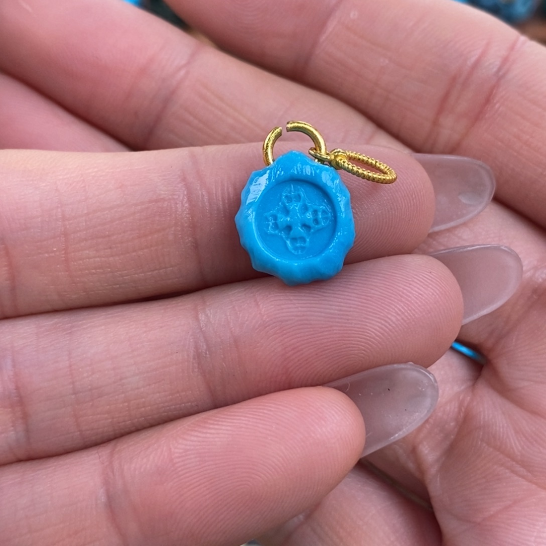 绿松石未镶嵌。提溜