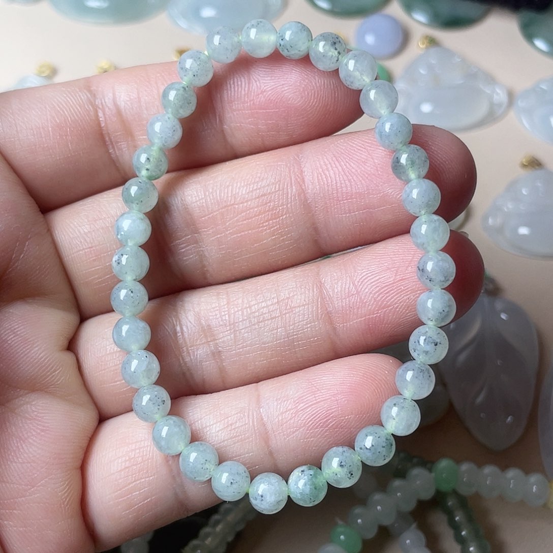 翡翠颈饰未镶嵌圆珠手串