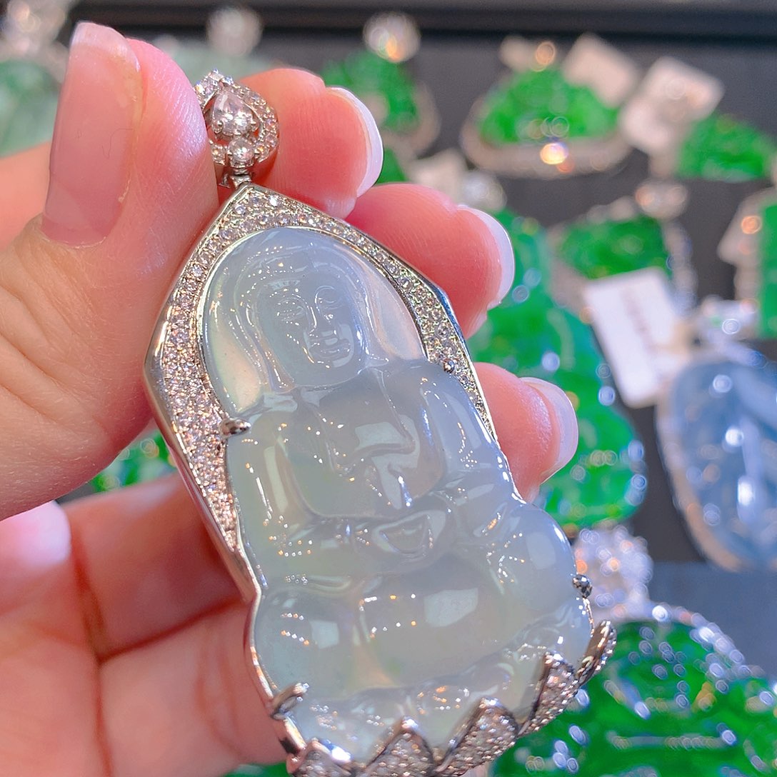 翡翠颈饰未镶嵌翡翠