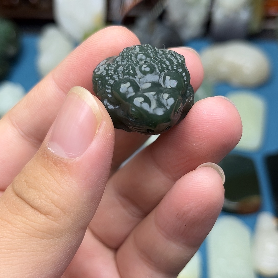 和田玉未镶嵌颈饰且末料金蟾