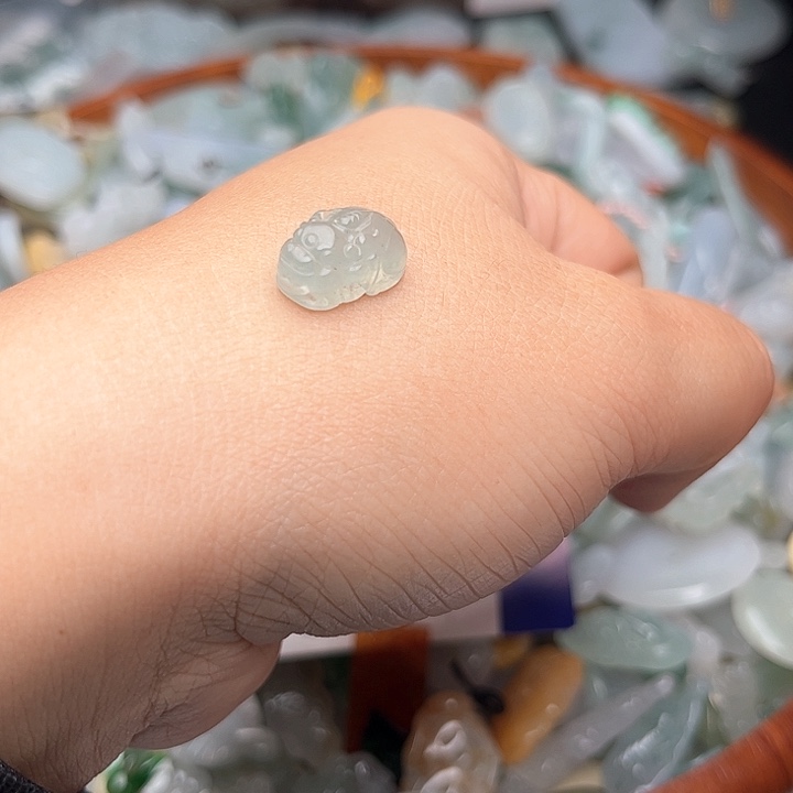 翡翠颈饰未镶嵌翡翠