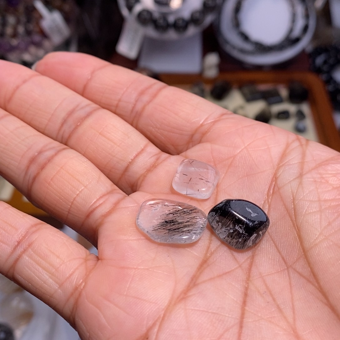 粉***色水晶手链未镶嵌黑发晶原石