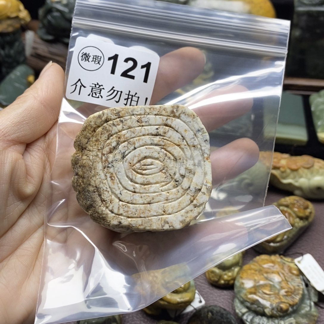 未镶嵌岫岩河磨玉（透闪石质玉）把件