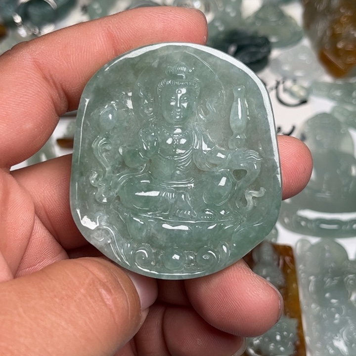 翡翠未镶嵌颈饰观音