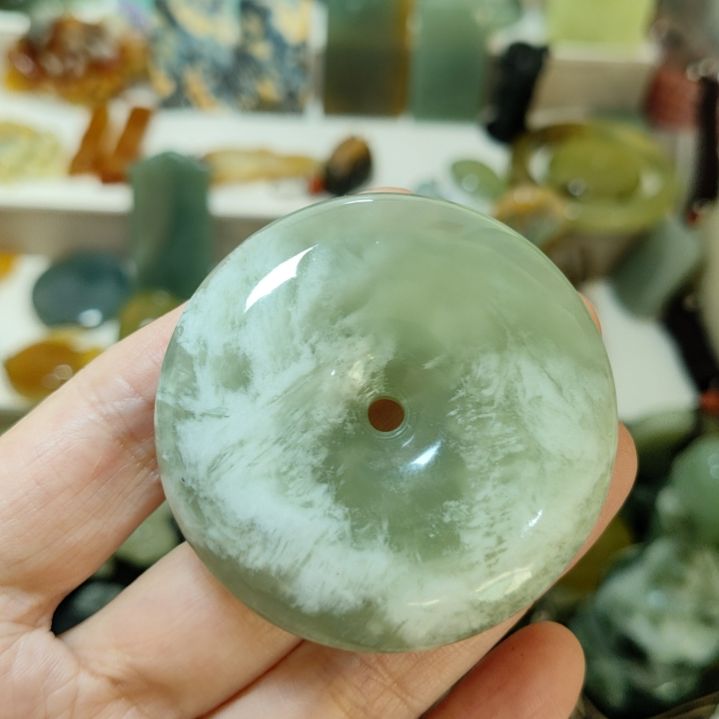 岫玉未镶嵌平安扣