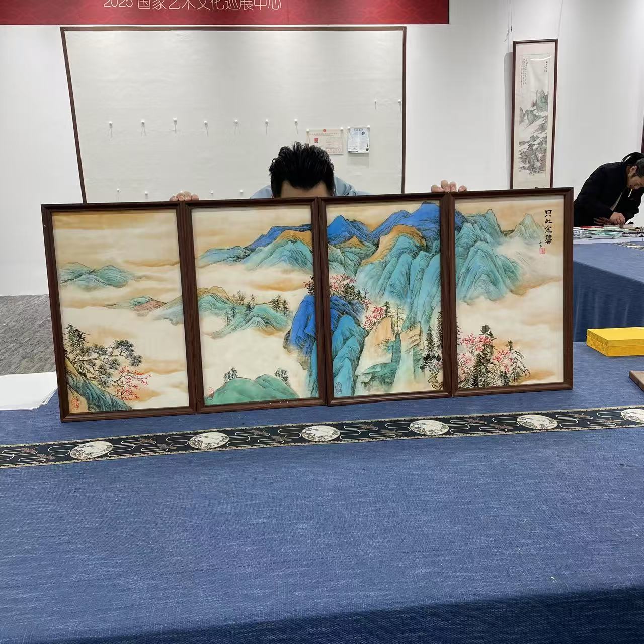 33*53竖幅-只此金碧四条屏+/张涛（带框）