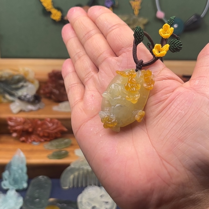 蛇纹石玉合金吊坠