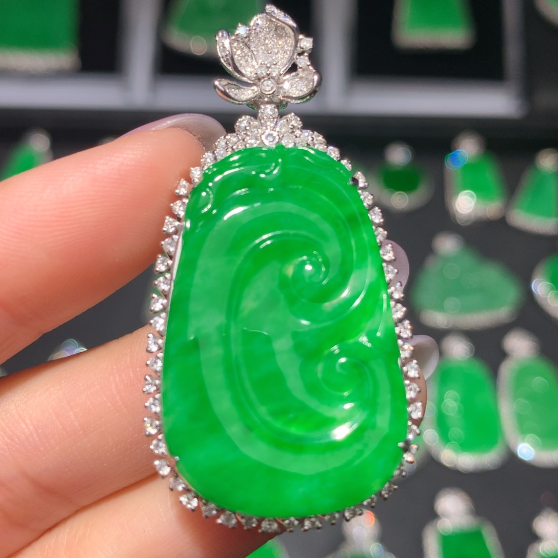 翡翠颈饰18K金镶嵌翡翠