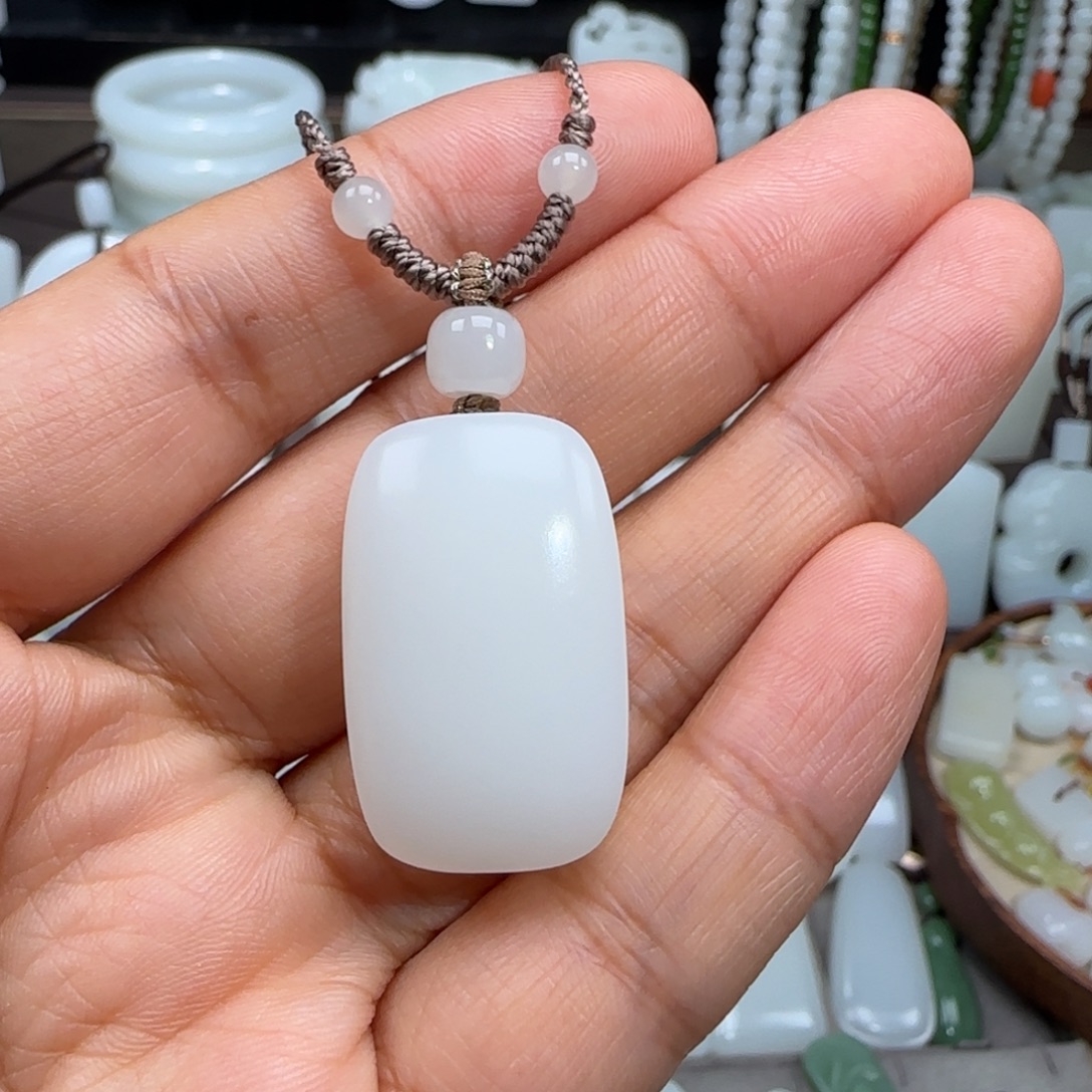 和田玉未镶嵌颈饰